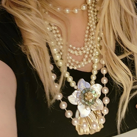 Vintage 70s Statement Runway Necklace Faux Glass Pearls Abalone MOP Flower Rare - Picture 1 of 8